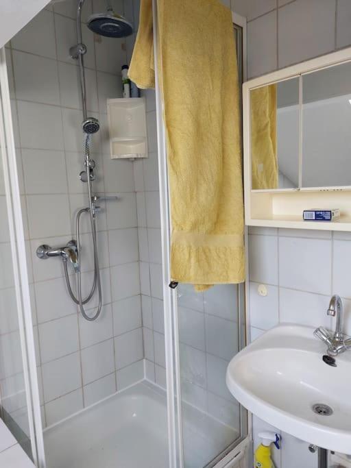 Helle Ruhige Zimmer Zu Vermieten คาสเซล ภายนอก รูปภาพ